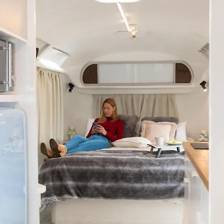 Campsite Caravana Airstream Vintage Del 67 En Orrius, Barcelona