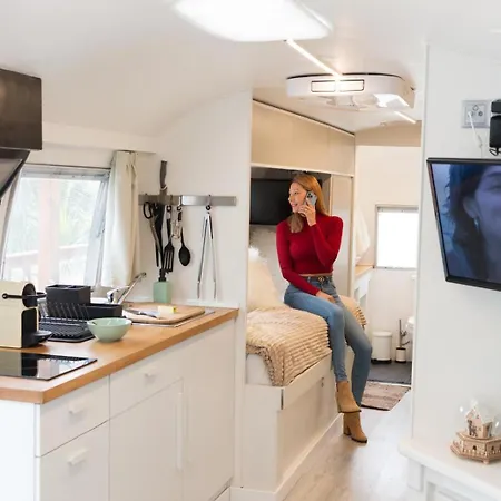 Caravana Airstream Vintage Del 67 En Orrius, Barcelona *