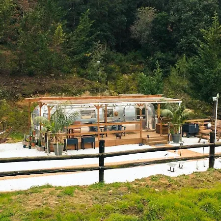 Campsite Caravana Airstream Vintage Del 67 En Orrius, Barcelona