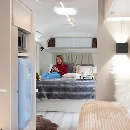 Campsite Caravana Airstream Vintage Del 67 En Orrius, Barcelona *
