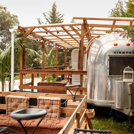 Campsite Caravana Airstream Vintage Del 67 En Orrius, Barcelona *